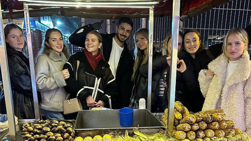 Karaköy'ün meşhur seyyar satıcısına piyango vurdu. Kestane satarken milyonluk anlaşma imzaladı - Resim : 6