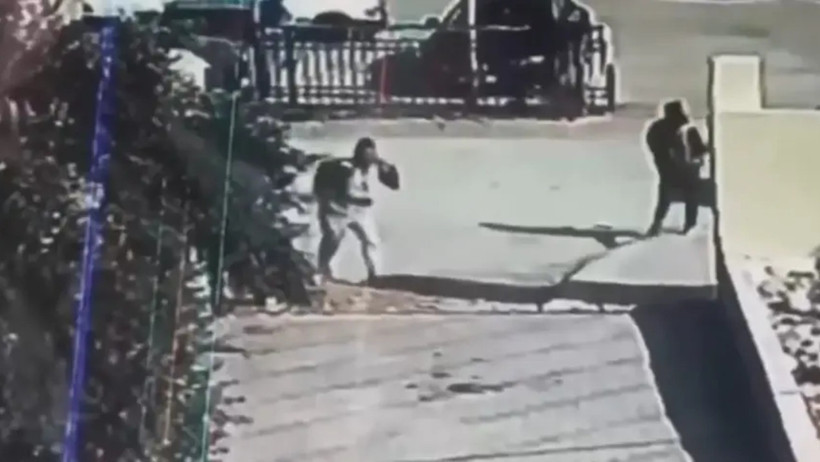 Cenaze töreni kana bulandı! Kiliseye saldırının görüntüleri ortaya çıktı - Resim : 1