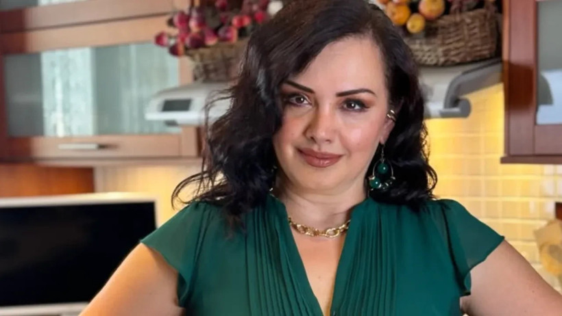 90&rsquo;ların &uuml;nl&uuml; sunucusu Esra Ceyhan&rsquo;ı yıllar sonra g&ouml;renler şaşırdı! Estetik sorusuna bakın ne dedi? - Resim : 4