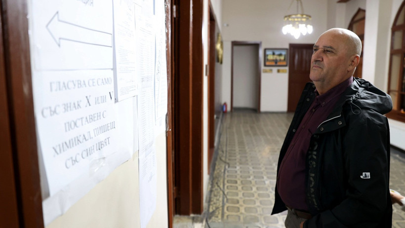 Türkiye'de seçim heyecanı. 18 ilde 78 sandık kuruldu. Komşu heyecan içinde - Resim : 1