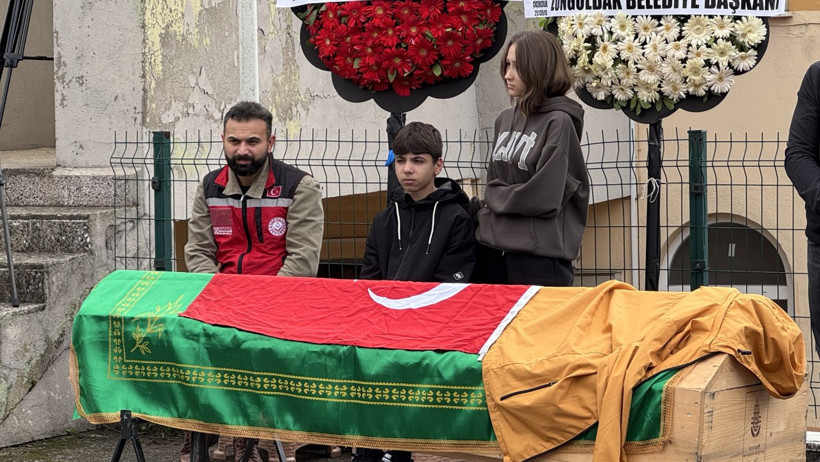 NEFES ekibi Zonguldak'ta. Biri emekli 3 madenci toprağa verildi - Resim : 6