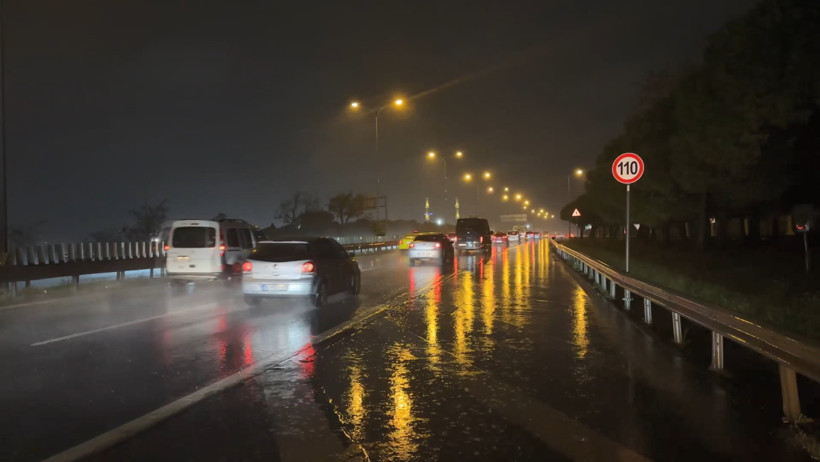 Yine dinlemediler. Otomobiline binen yola &ccedil;ıktı. İstanbul&rsquo;da son durum b&ouml;yle - Resim : 4