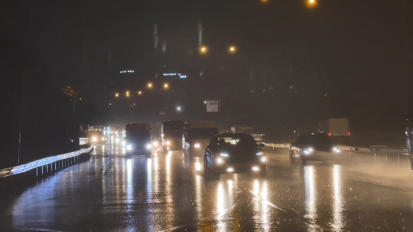 Yine dinlemediler. Otomobiline binen yola &ccedil;ıktı. İstanbul&rsquo;da son durum b&ouml;yle - Resim : 3