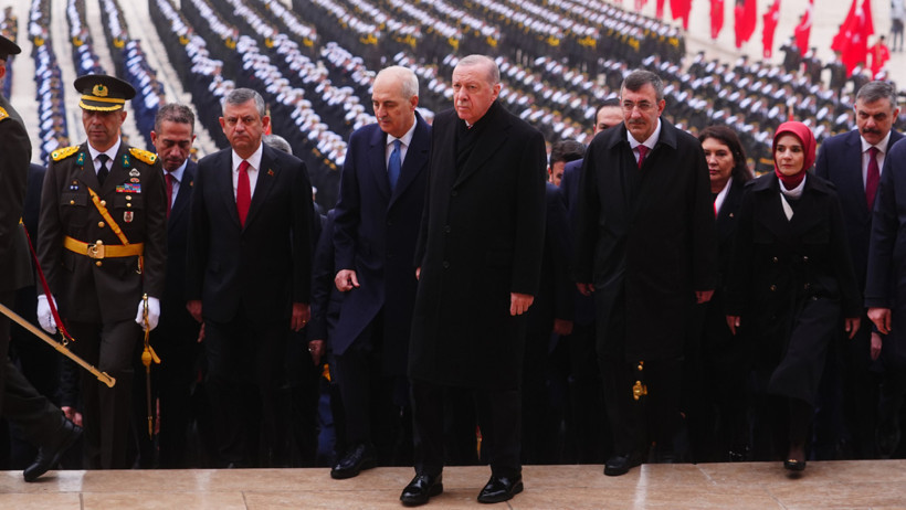 Ata'nın huzuruna Cumhurbaşkanı Erdoğan ve Özgür Özel beraber çıktı - Resim : 2