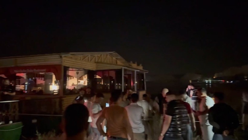 Restoran nehre sürüklendi - Resim: 1