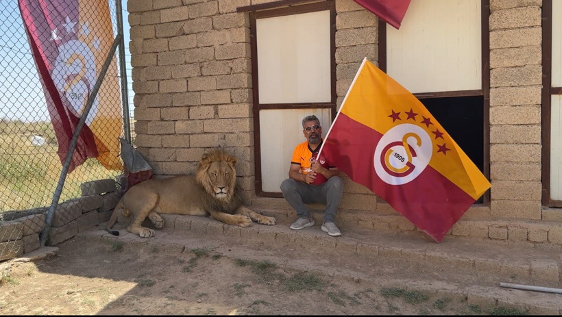 Galatasaray'ın şampiyonluğunu 'aslanlarıyla' kutladı: Biri Fatih, diğeri Okan - Resim : 1