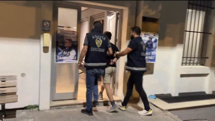 Akaryakıt istasyonunda dehşet: Silahla ateş etti, araçla ezdi - Resim : 1