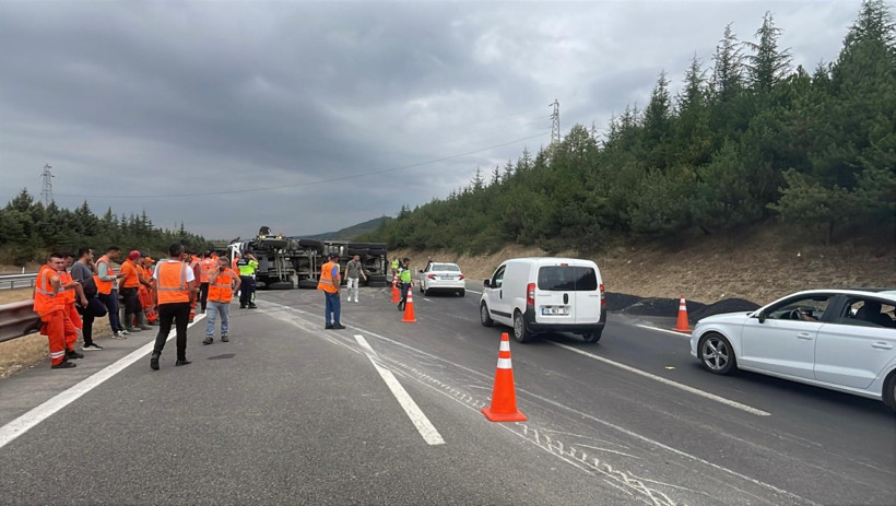Bolu'da kaza: İstanbul yönü ulaşıma kapandı - Resim : 2