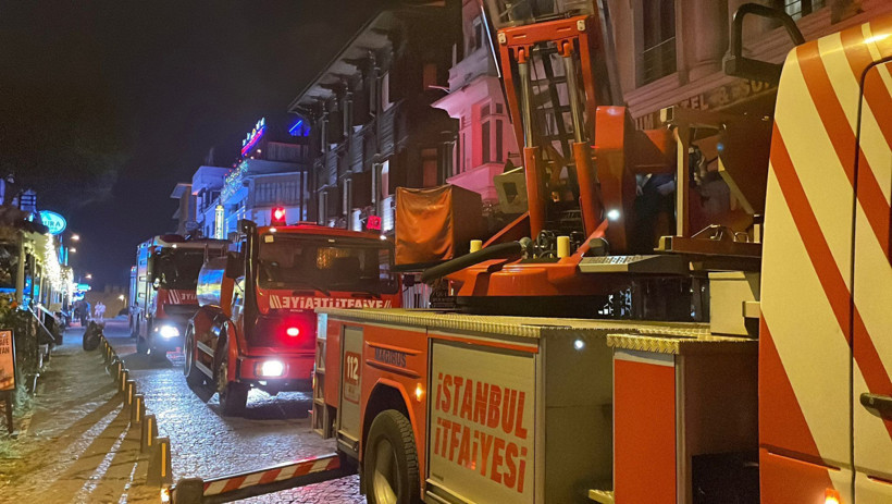 Fatih'te otel yangını: Turistler tahliye edildi - Resim : 1