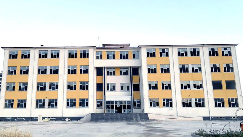 Müteaahit battı, taşeronlar talan etti, okullar bağımlı merkezi oldu - Resim : 1