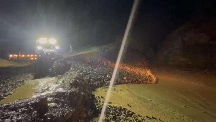 Batman’da yollar göçtü: 25 köy ve 30 mezra ulaşıma kapandı - Resim : 3