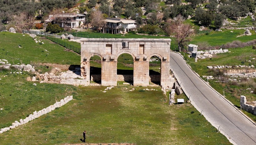 Patara'nın simgesi kent kapısından yüzyıllar sonra yeniden su akacak - Resim : 2