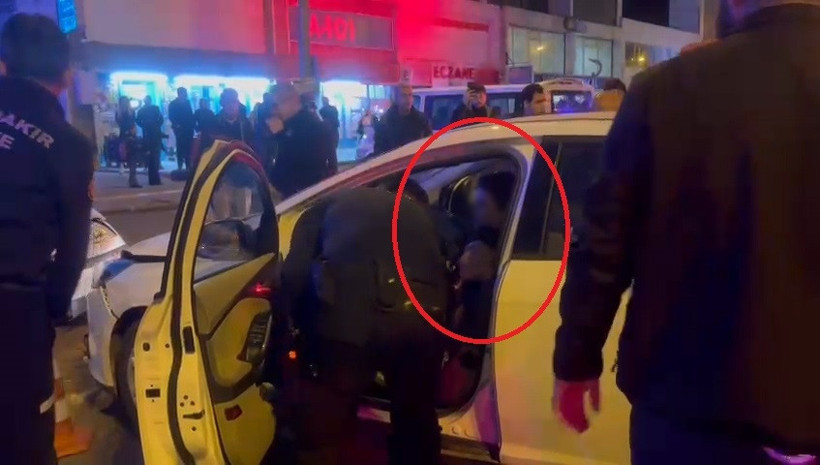 Evli sevgilisini eşiyle görünce trafikte terör estirdi - Resim : 1