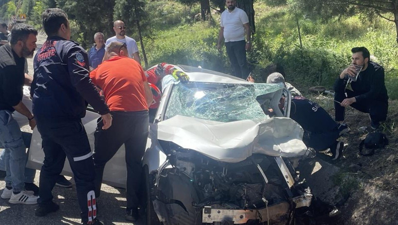 Karayolu savaş alanına döndü: 2 ölü, 3 yaralı - Resim : 2