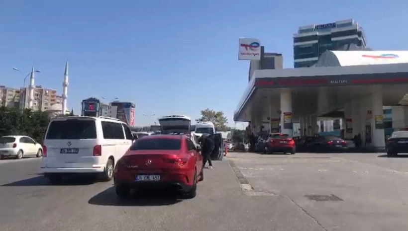Depremden sonra benzin istasyonlarında kuyruk - Resim : 1