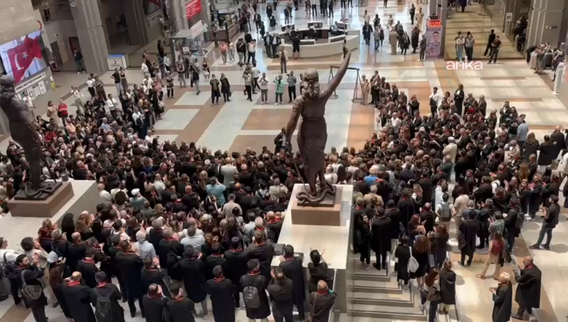 Adliye önü karıştı: Avukatlara polis müdahalesi - Resim : 1