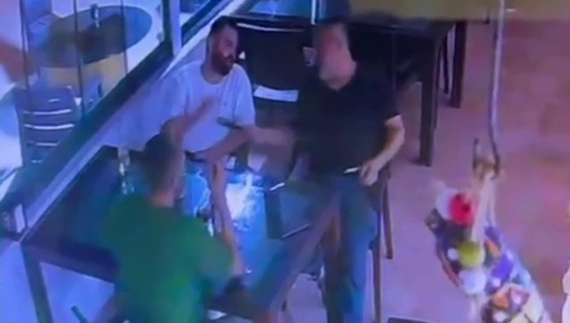 Polisi kendi silahıyla vurduktan sonra içkisini içmeye devam etmiş - Resim : 1