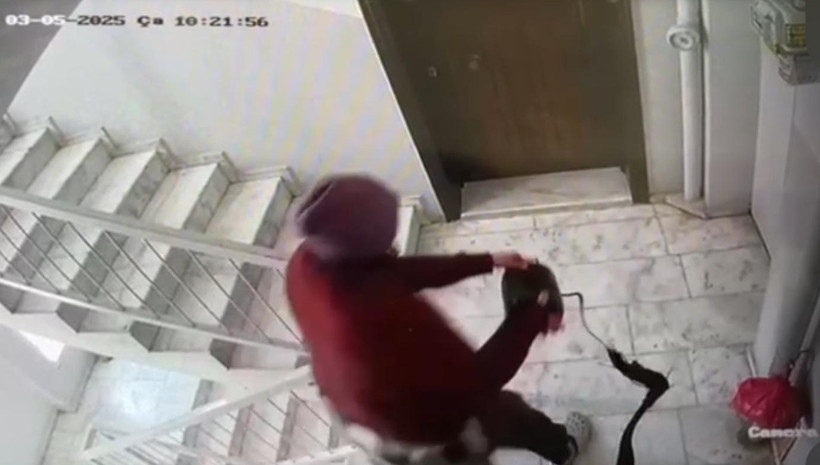 Raporu var diye şikayet edemiyorlar: Kapımıza dışkı s&uuml;r&uuml;yor - Resim : 1