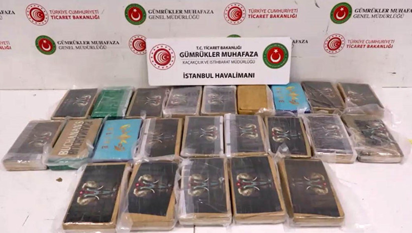 İstanbul Havalimanı'ndaki uyuşturucu operasyonundan pilot kıyafetiyle ka&ccedil;tı - Resim : 2