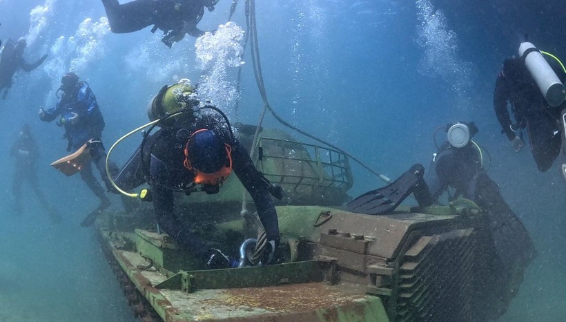 Saros Körfezi'ne tank batırıldı - Resim: 23