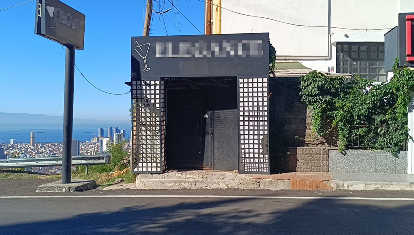 Çocuklarının gözü önünde babaya tokat atan şahsın iş yerine silahlı saldırı - Resim : 1