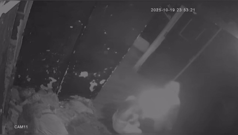 Eğlence çığırından çıktı: Kadına elektroşok uyguladı - Resim: 5