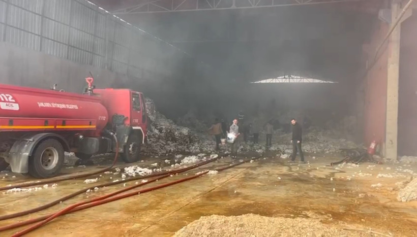 Fabrikada tonlarca pamuk yandı - Resim : 1