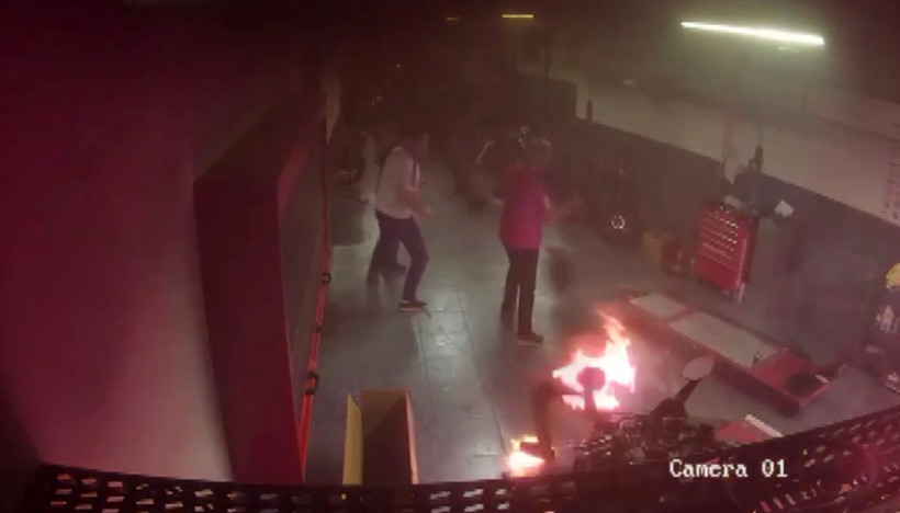 Çıraklık eğitiminde dehşet: Benzin döküp ateşe verdi - Resim : 1