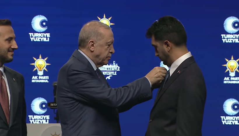 İstanbul'da CHP'den istifa eden 3 belediye başkanı, AKP'ye geçti - Resim : 1
