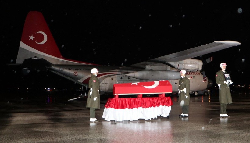 Şehit Nurettin Tokyürek'in naaşı Erzurum'a getirildi - Resim: 8