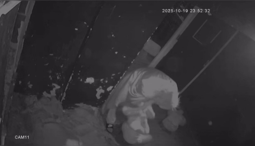 Eğlence çığırından çıktı: Kadına elektroşok uyguladı - Resim: 3