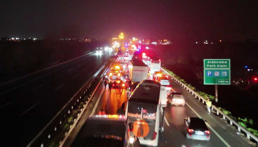 TEM'de zincirleme kaza! Çok sayıda yaralı var - Resim : 3