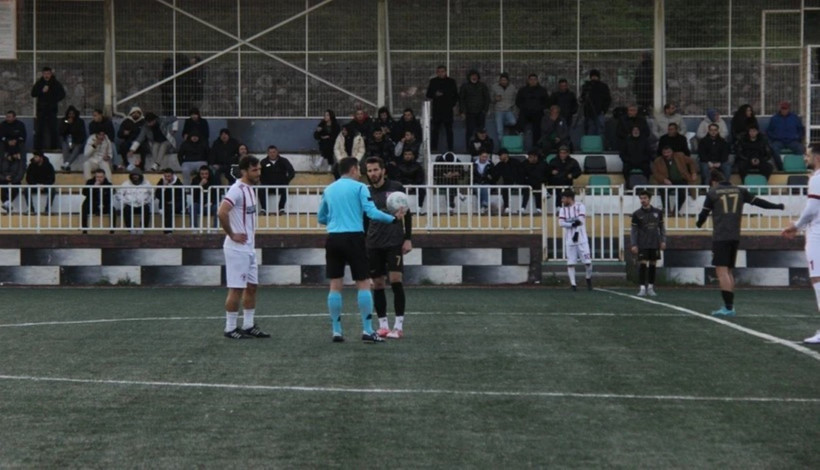 Hakeme canice saldırı: Arkadaşları için isyan ettiler - Resim : 1