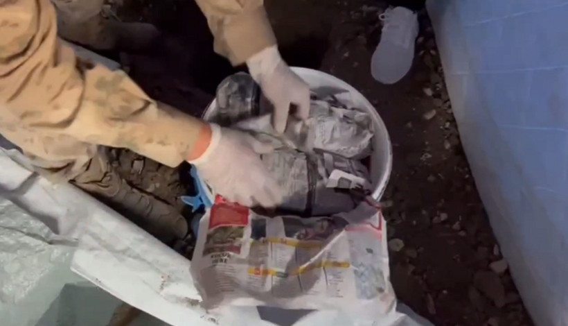 Hatay’da deprem çadırına uyuşturucu gömdü: Jandarmadan kaçamadı - Resim : 1