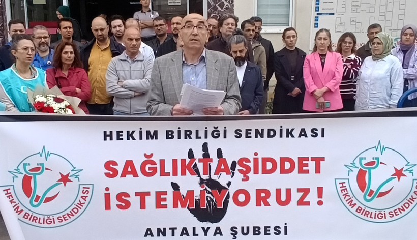 Antalya'da doktora şiddet: Meslektaşları iş bıraktı - Resim : 1