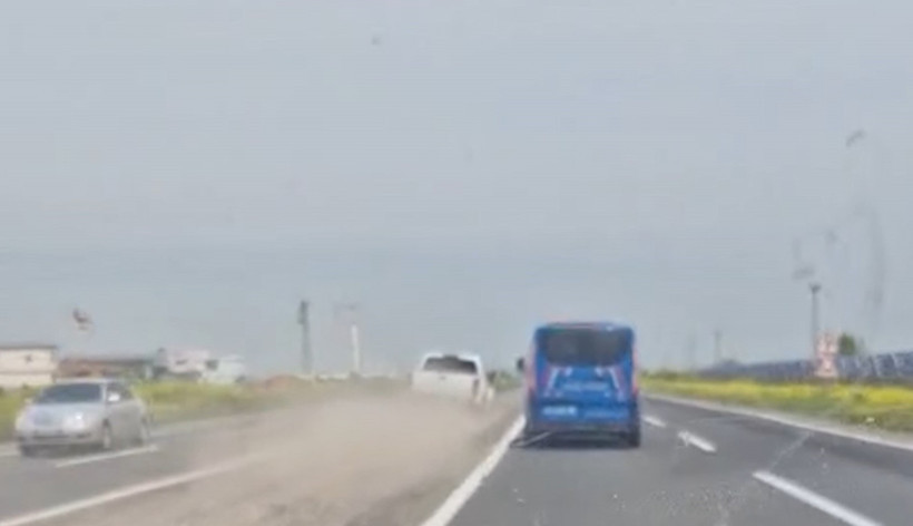 Sınırda insan kaçakçılarıyla kovalamaca: 3 gözaltı - Resim : 2