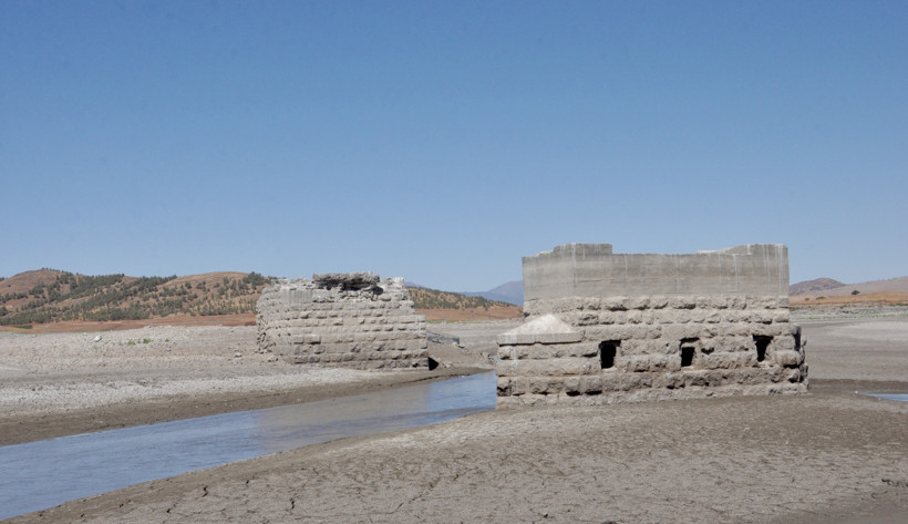 Barajda sular çekilince tarihi demiryolu hattı gün yüzüne çıktı - Resim : 2