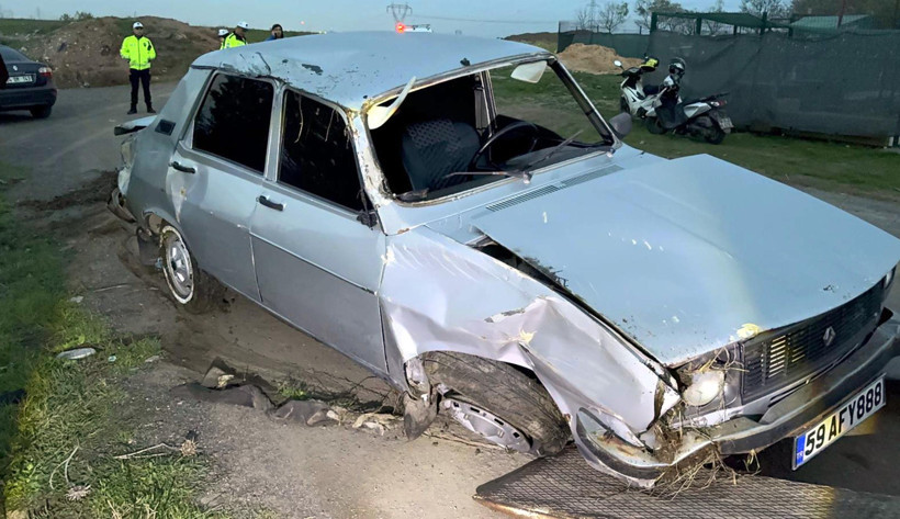 Alkollü sürücü mezarlığa daldı: Mezarlara zarar verdi - Resim : 1