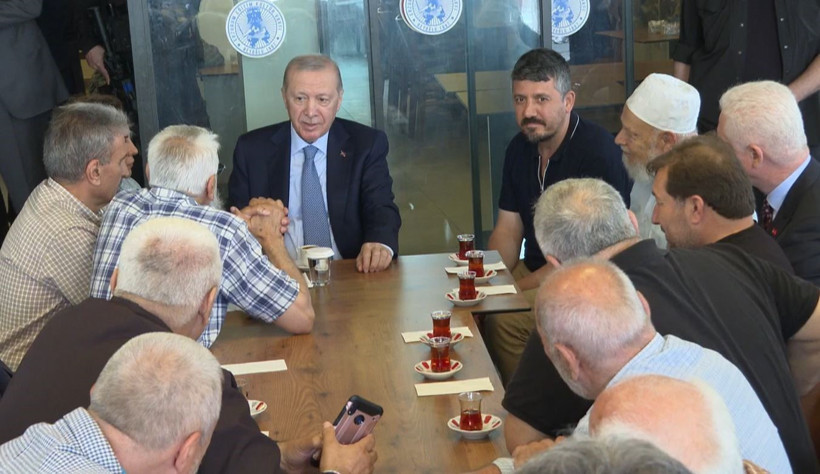 Cumhurbaşkanı Erdoğan Beyoğlu'nda vatandaşlarla buluştu - Resim : 2