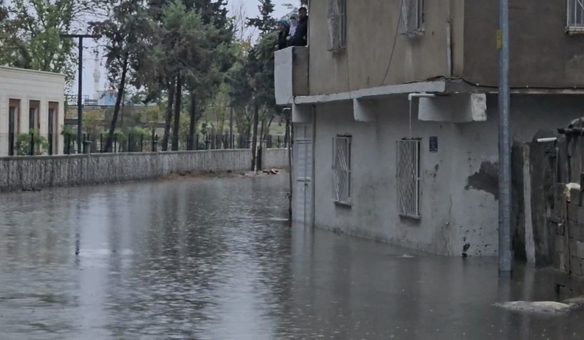Nusaybin’de sağanak: Cadde ve sokaklar göle döndü - Resim: 3