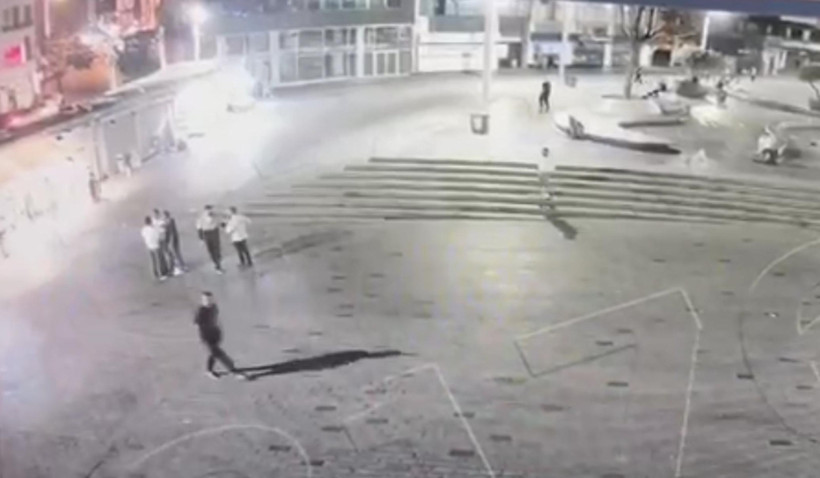 İstanbul'un göbeğinde vahşet: Önce laf attı, sonra arkadaşlarını çağırıp öldürdü - Resim : 1