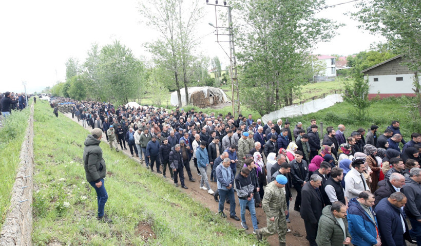 Muş, şehidini uğurladı - Resim : 1