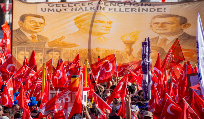 Milyonlar bayraklarla Gündoğdu Meydanı'na aktı - Resim : 21
