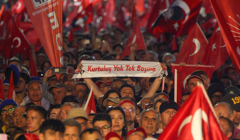 Milyonlar bayraklarla Gündoğdu Meydanı'na aktı - Resim : 13