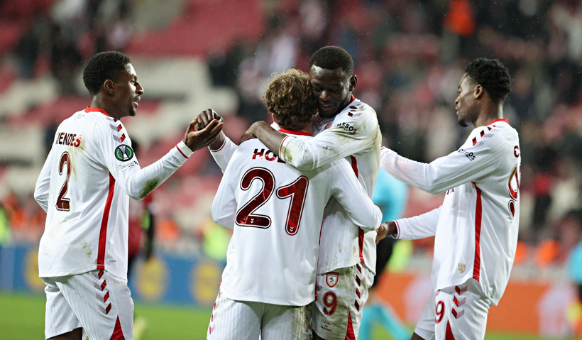 Galatasaray ve Samsunspor'un Süper Lig maçlarına erteleme - Resim : 1