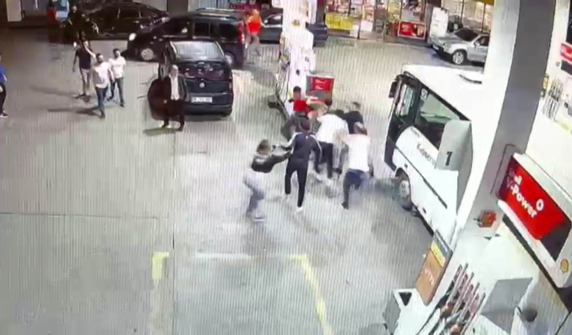 Yakınlarını toplayıp kadına saldırdı - Resim : 1