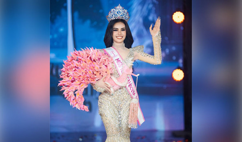 Elinde bayrakla gözyaşlarına boğuldu: Güzellik kraliçesinin zafer konuşması siyasi krize dönüştü - Resim : 1