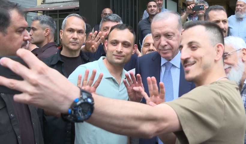 Cumhurbaşkanı Erdoğan Beyoğlu'nda vatandaşlarla buluştu - Resim : 1