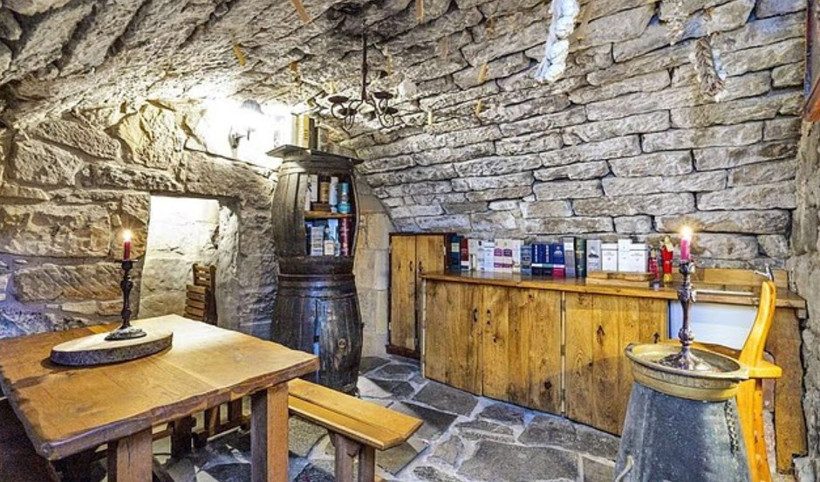 558 yıllık kale satışa çıktı - Resim : 2