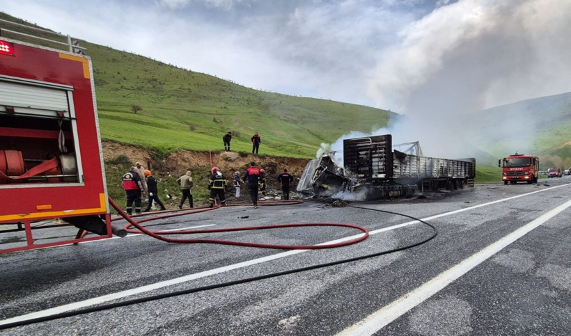 Kafa kafaya facia: Sürücüler yanarak öldü - Resim: 2
